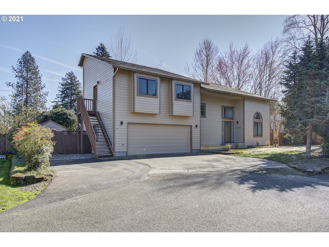 Primary Photo - 10000 SW Johnson St