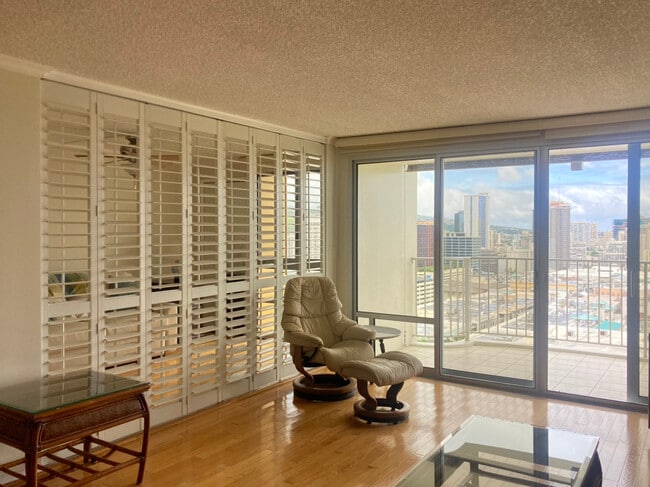 Building Photo - 1350 Ala Moana Blvd