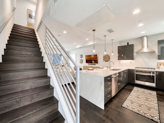 Foto del edificio - 3 Bedroom Single Family Home in Los Angeles