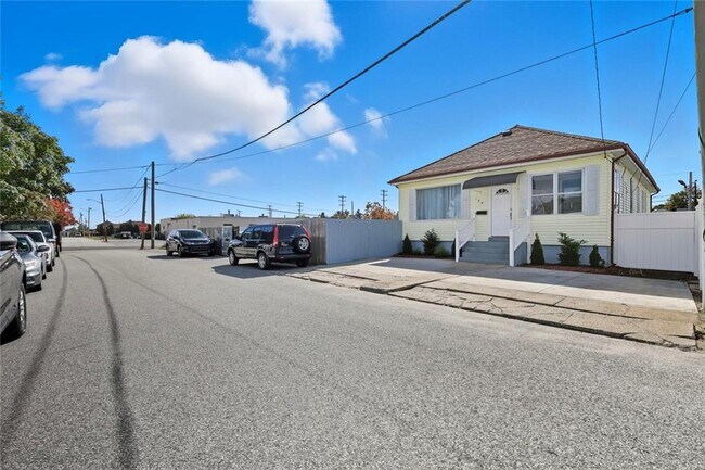 Building Photo - 134 Flint Ave