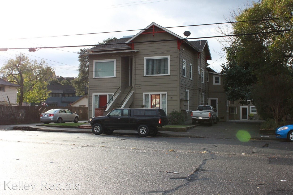 Primary Photo - 1220 College Ave