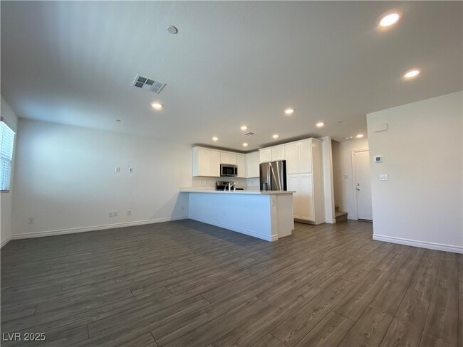 Building Photo - 6148 Foxes Dl St