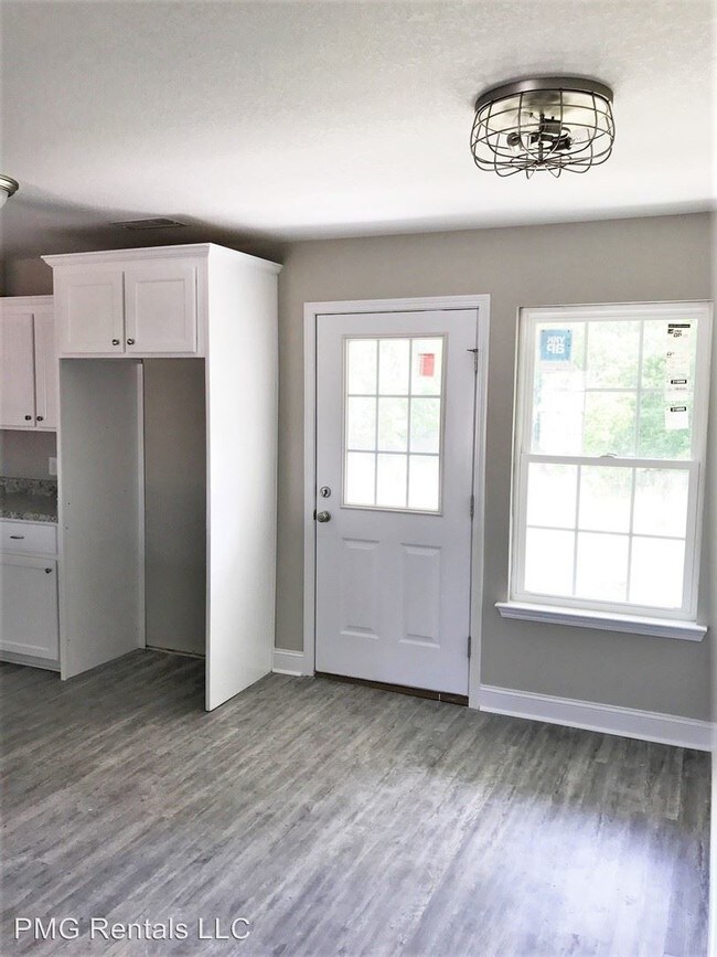 Building Photo - 9063 Whispering Pines Blvd
