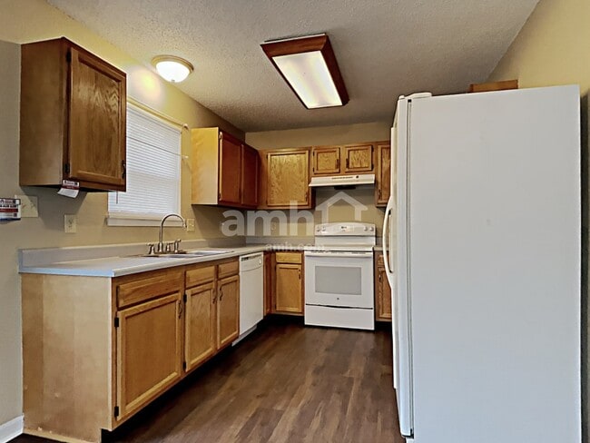 Building Photo - 4016 Fairoaks Dr