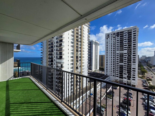 Building Photo - 2101 S Ocean Dr