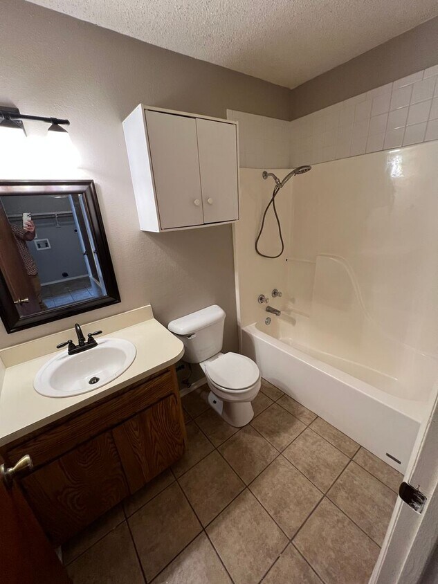 2233 Alma Blvd Unit 1, Van Buren, AR 72956 Room for Rent in Van Buren