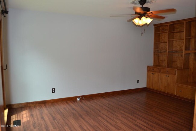 Building Photo - 157 Aldersgate Rd