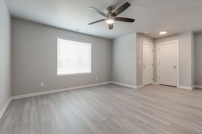 Building Photo - Now Leasing this Meridian Townhome!  Great...