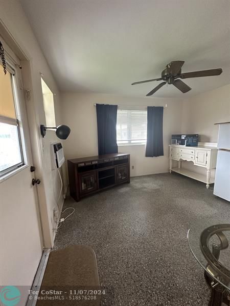 Foto del edificio - 2707-2709 NE 32nd St