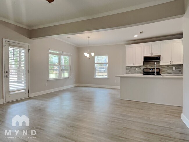 Building Photo - 2307 Shady Dr