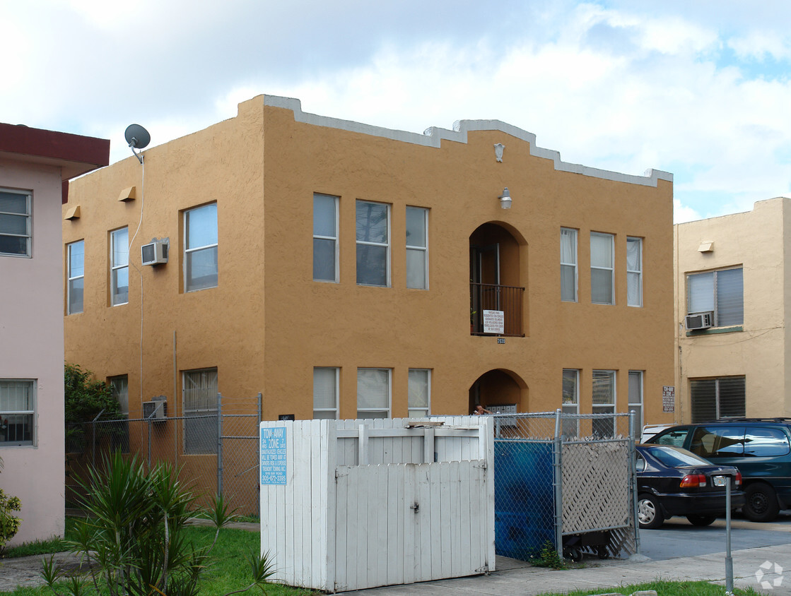 Building Photo - 2020 SW 6th St