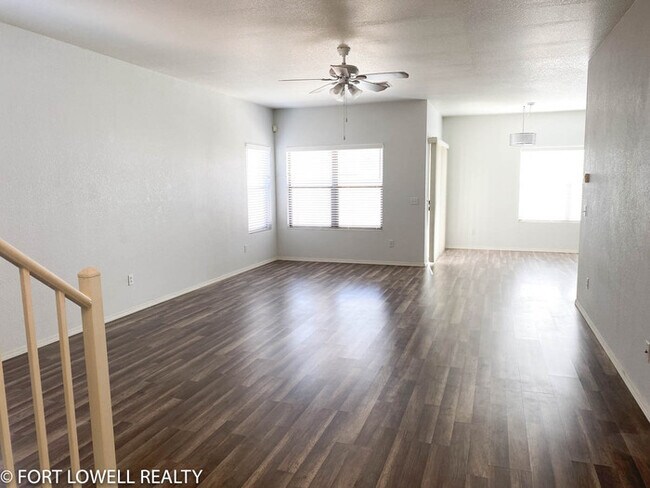 Building Photo - 1717 W Amberwood Dr