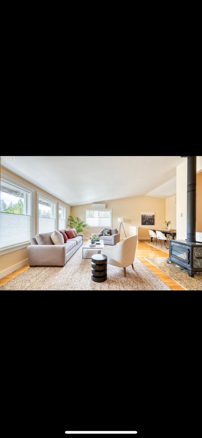 Foto del edificio - 3062 NW Kelly Hill Ct
