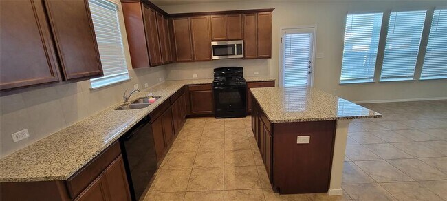 Building Photo - 127 Trailside Ln