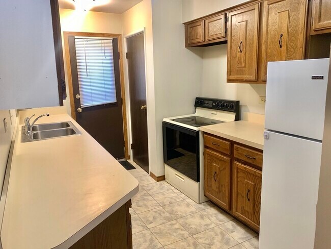 Building Photo - 9377 Bay Colony Dr