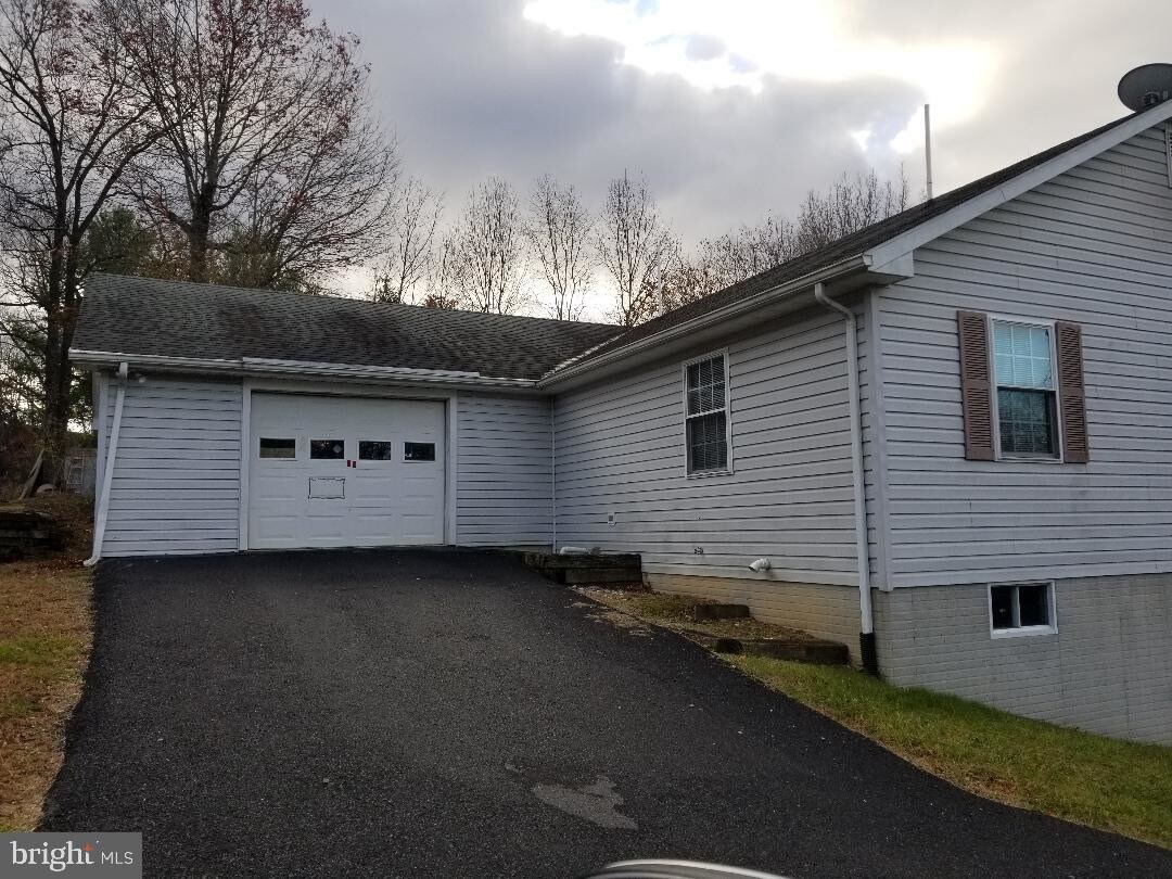 Primary Photo - 647 Blue Mountain Rd