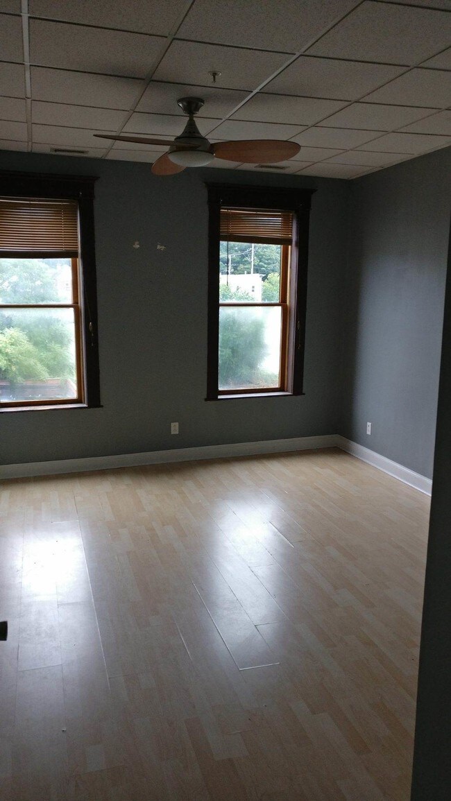 Building Photo - 156 Clay St