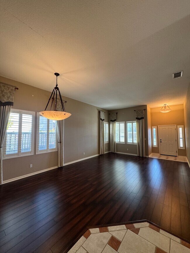 Foto del edificio - 1762 River Oaks Cir