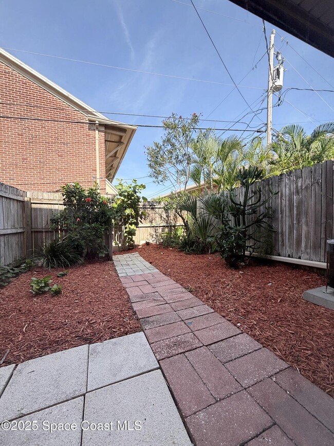 Building Photo - 112 E Colonial Ct