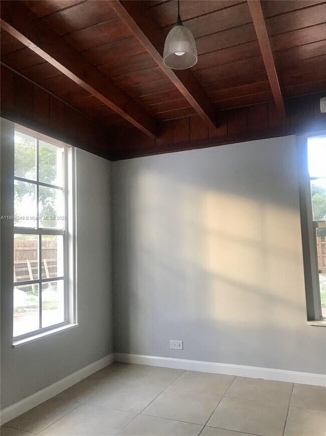 Foto del edificio - 1185 NW 125th St