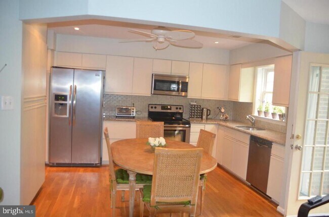 Foto del edificio - 10912 Brewer House Rd