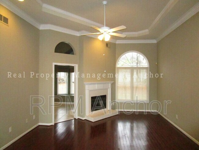 Foto del edificio - 616 Redbud Ln