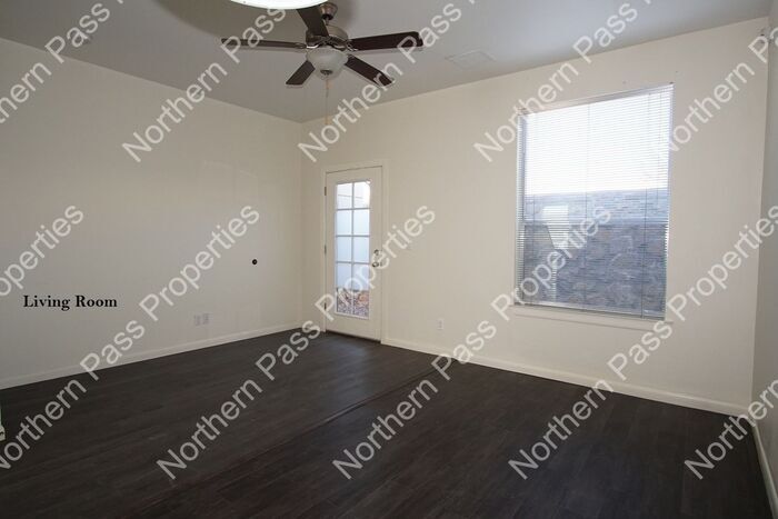 Foto principal - 5255 Woodrow Bean Transmountain Dr