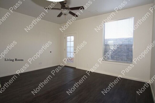 Foto del edificio - 6262 Woodrow Bean