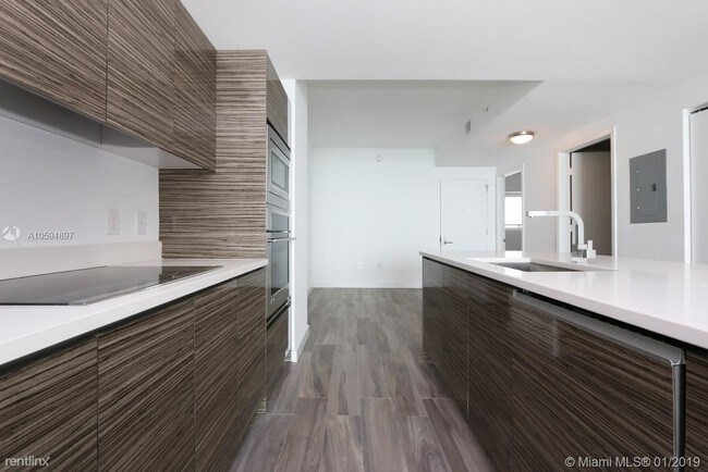 Foto del edificio - 2 br, 2 bath  - Icon Bay Condo