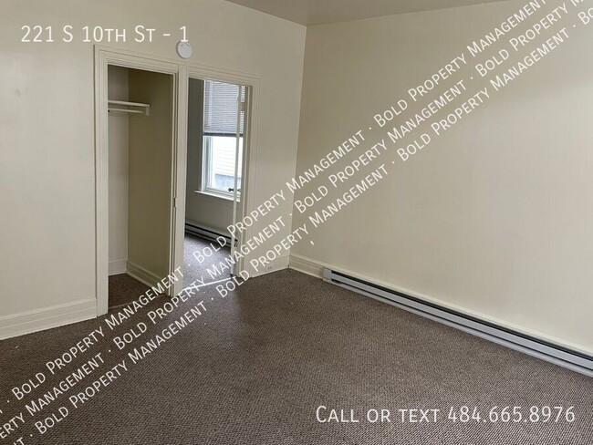 Foto del edificio - 221 S 10th St