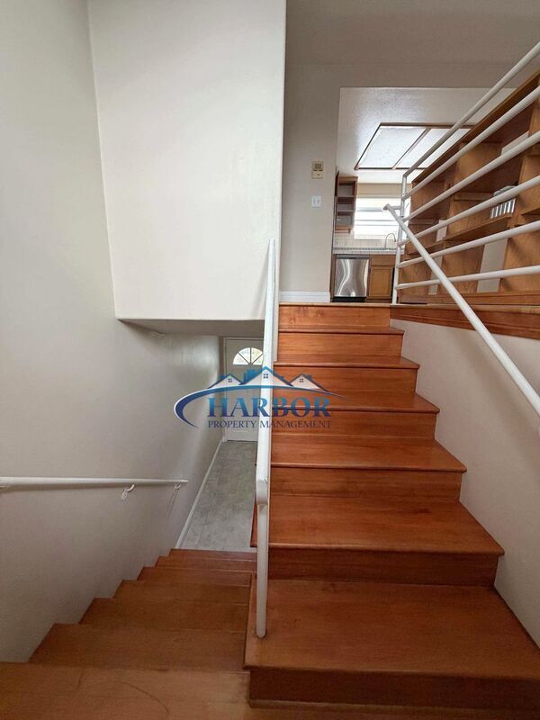 Foto del edificio - 1258 W 25th St