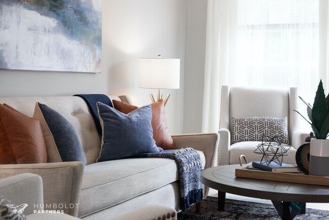 Foto del edificio - Townhomes at Humboldt Place- Fully renovated and move in ready 2 bedroom unit!