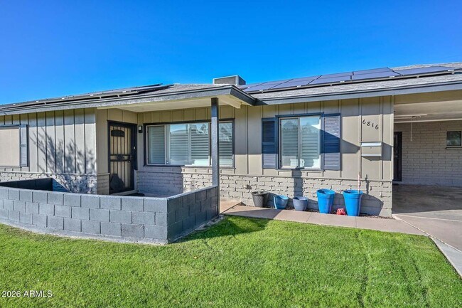 Foto del edificio - 6816 E Coronado Rd