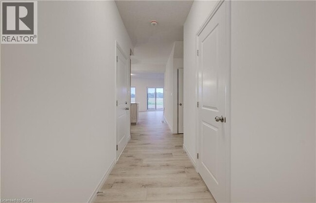 Building Photo - 89 Rivergreen Cres