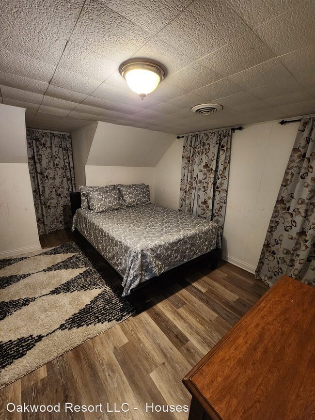 Foto del edificio - 3 br, 1 bath House - 690 E Lake View Road ...