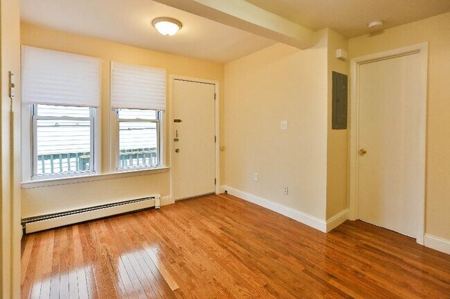 Foto del edificio - 230 Everett St