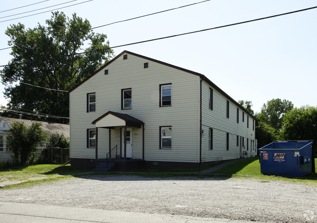 Building Photo - 2703 Tremper Ave