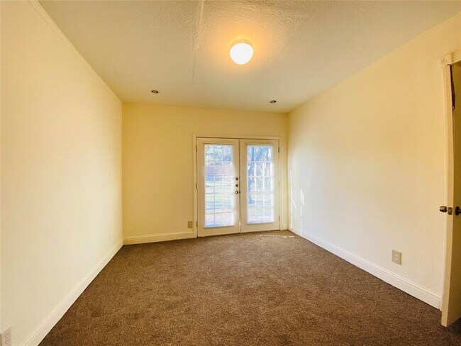 Building Photo - 4017 Nenana Dr
