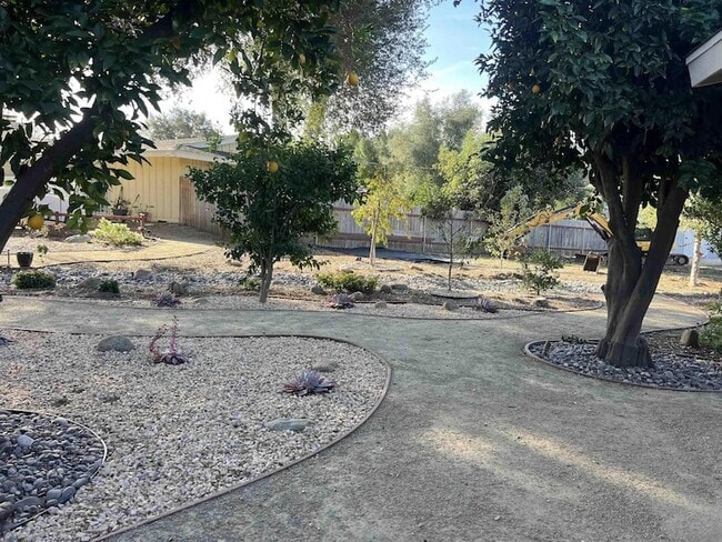 Building Photo - 16631 Sundown Dr