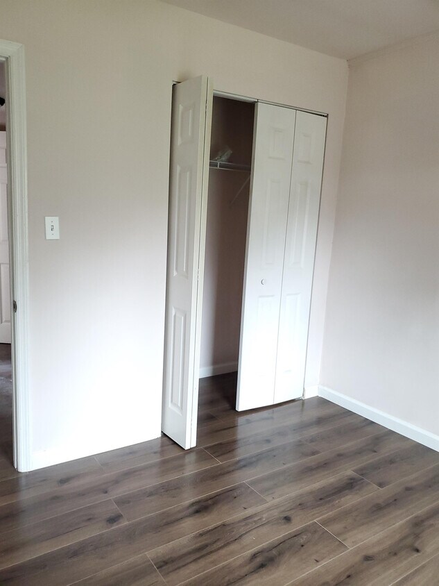 1086 Clinton Rd Unit 5, Macon, GA 31211 Room for Rent in Macon, GA