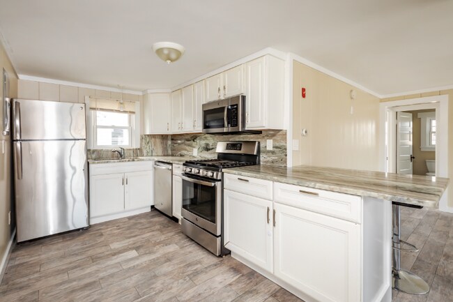 Building Photo - 140 Ashworth Ave