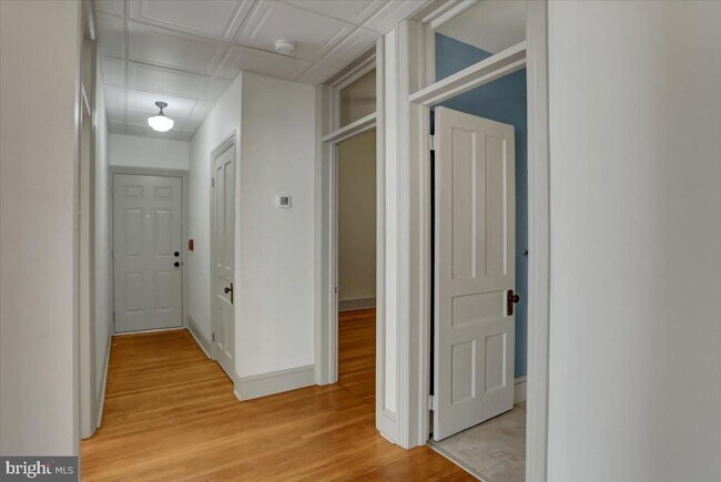 Foto del edificio - 5 W Queen St