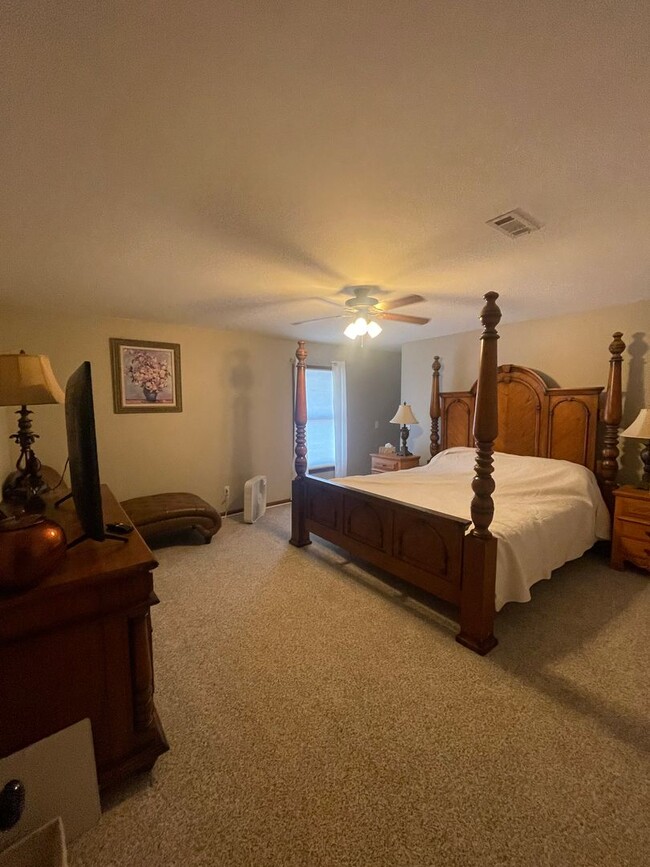 Building Photo - KRAMER COURT SHORT TERM TDY!!  (Available ...