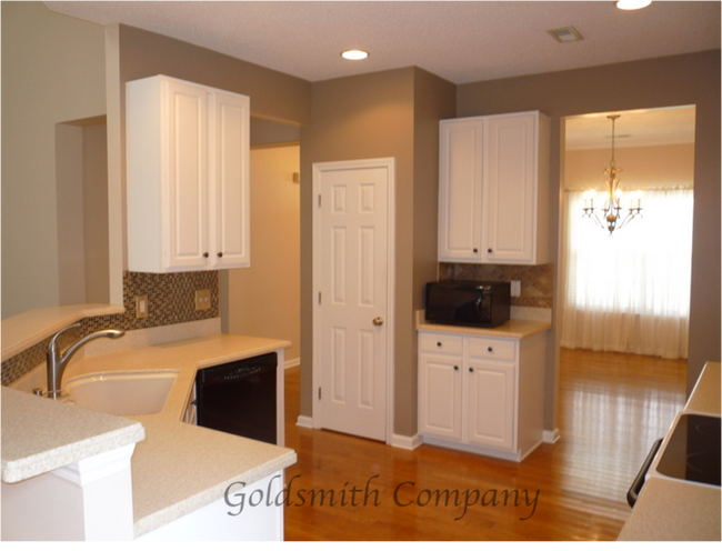 Foto del edificio - "Charming 4-Bed Orchard Farms Home with Elegant Hardwood Floors & Cozy Fireplace!"