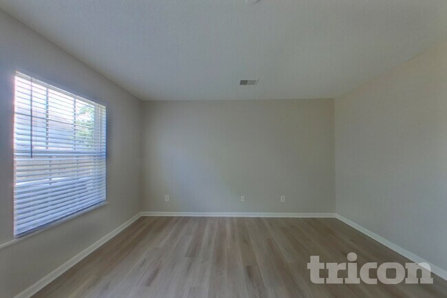 Foto del edificio - 2108 Wilkinson Dr