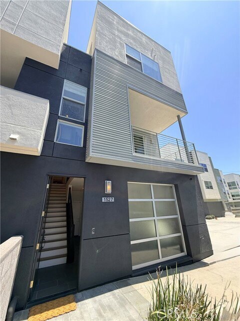 Foto del edificio - 1527 Sullivan Ave