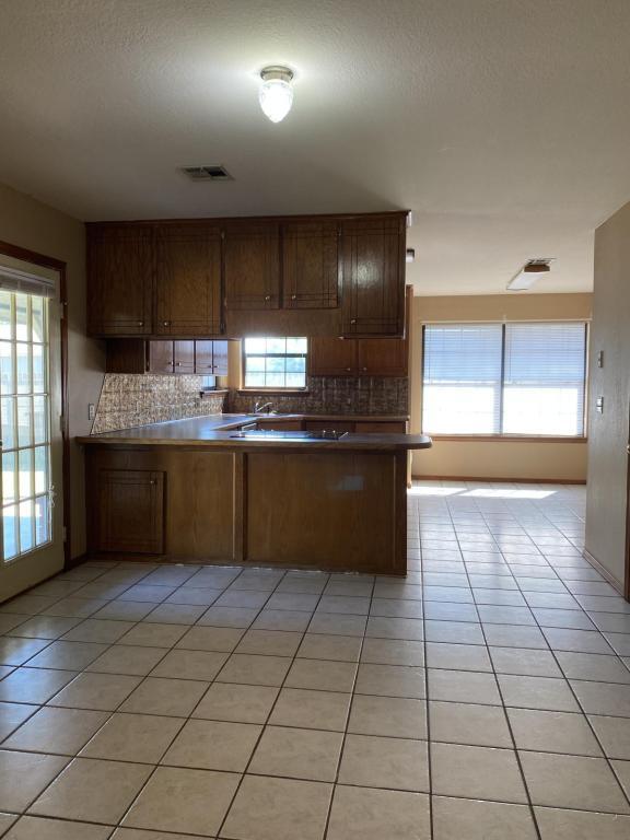 Building Photo - 2320 S W Wolf Run Dr