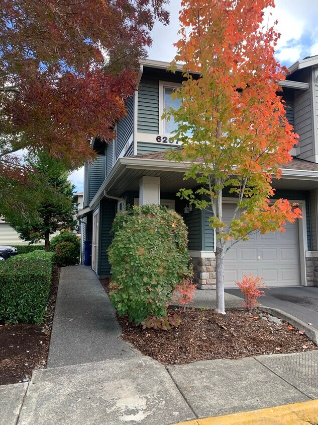 6207 Hazel Loop SE Unit A, Auburn, WA 98092 Condo for Rent in Auburn