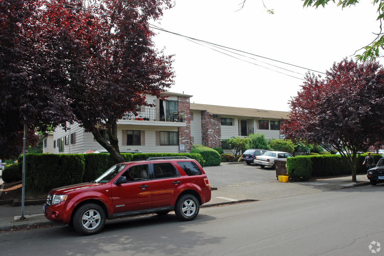 Primary Photo - 3228-3240 SE Morrison St
