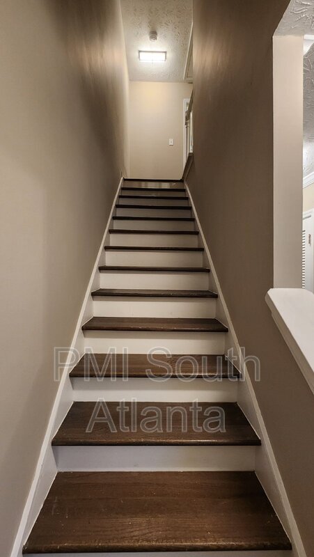 Building Photo - 3504 Lee Ct